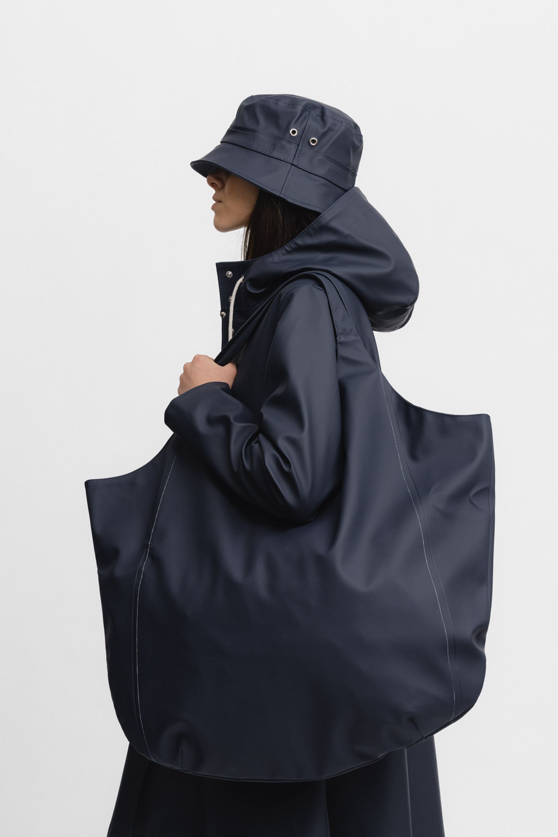 stutterheim svea puffer bag navy accessories bags tote-bags