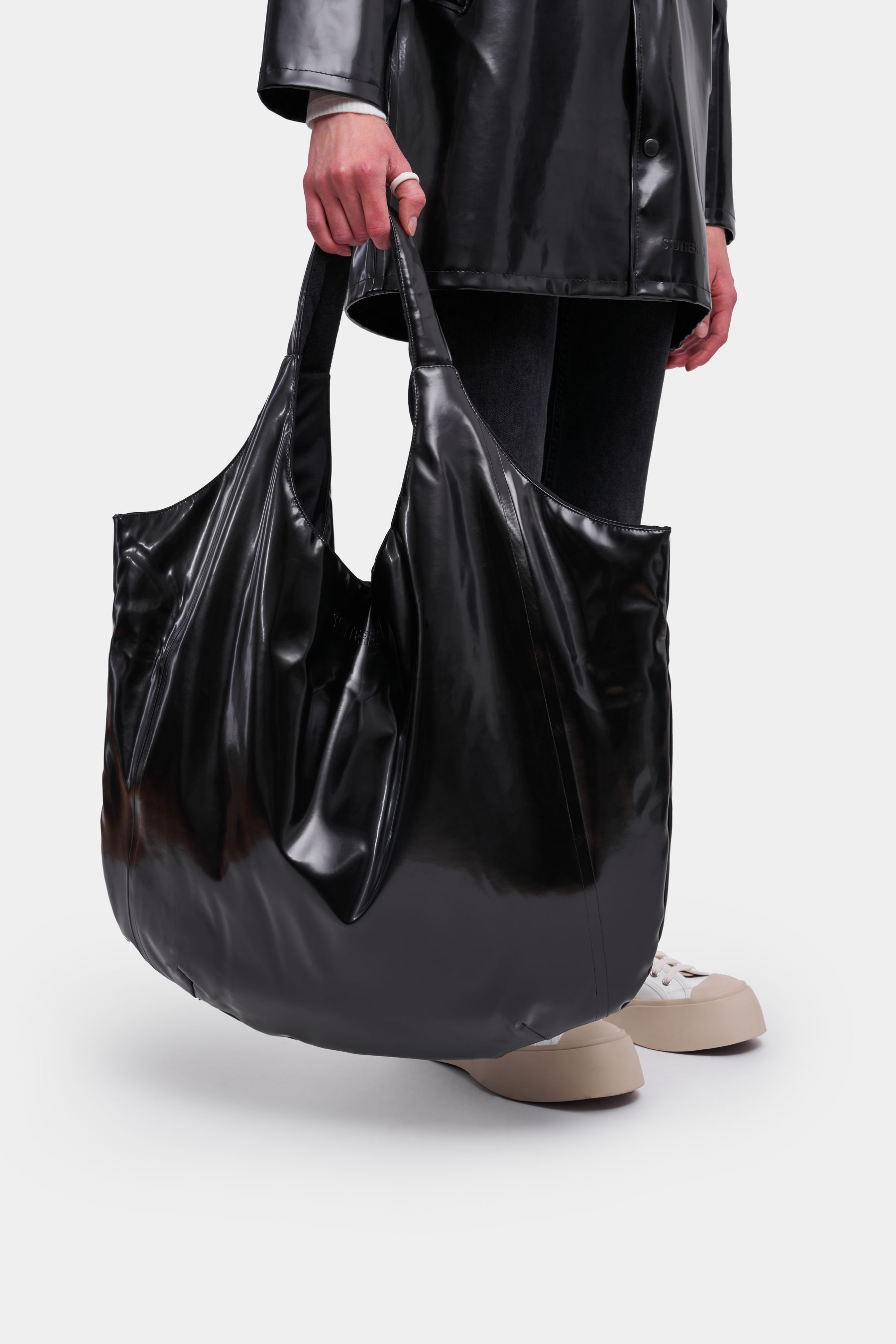 stutterheim svea puffer bag opal black accessories bags tote-bags
