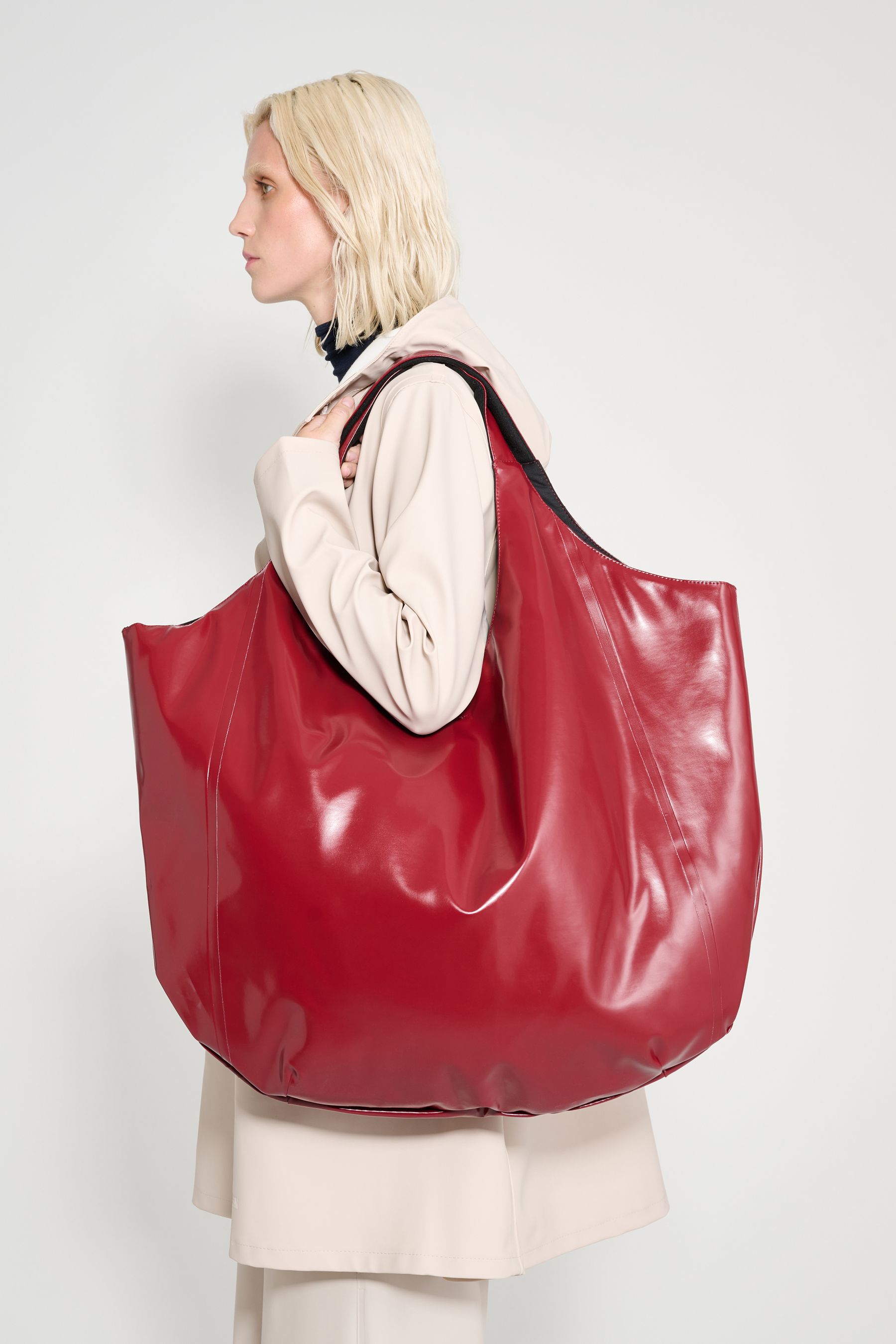 stutterheim svea puffer bag opal burgundy accessories bags tote-bags