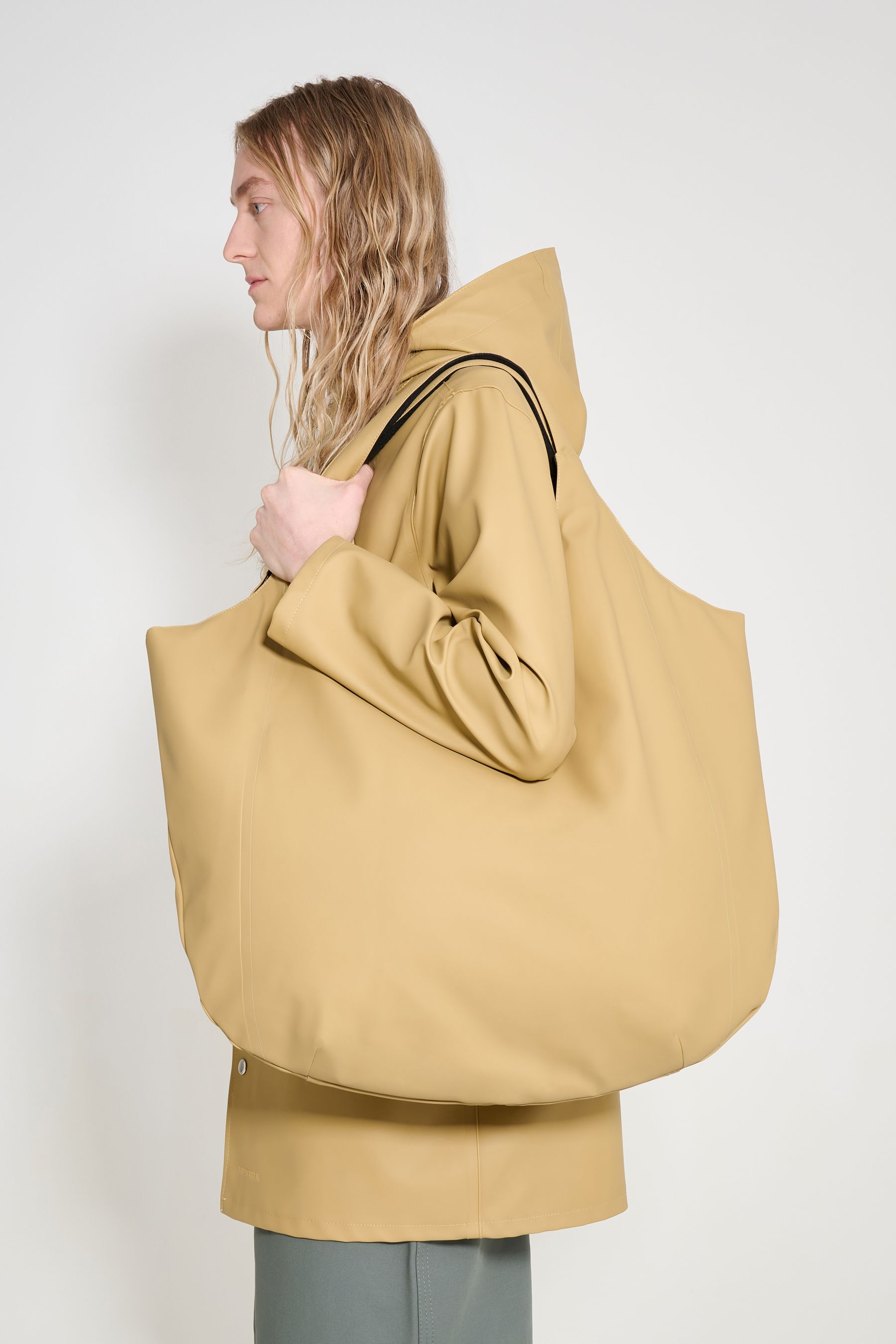 stutterheim svea puffer bag sand accessories bags tote-bags
