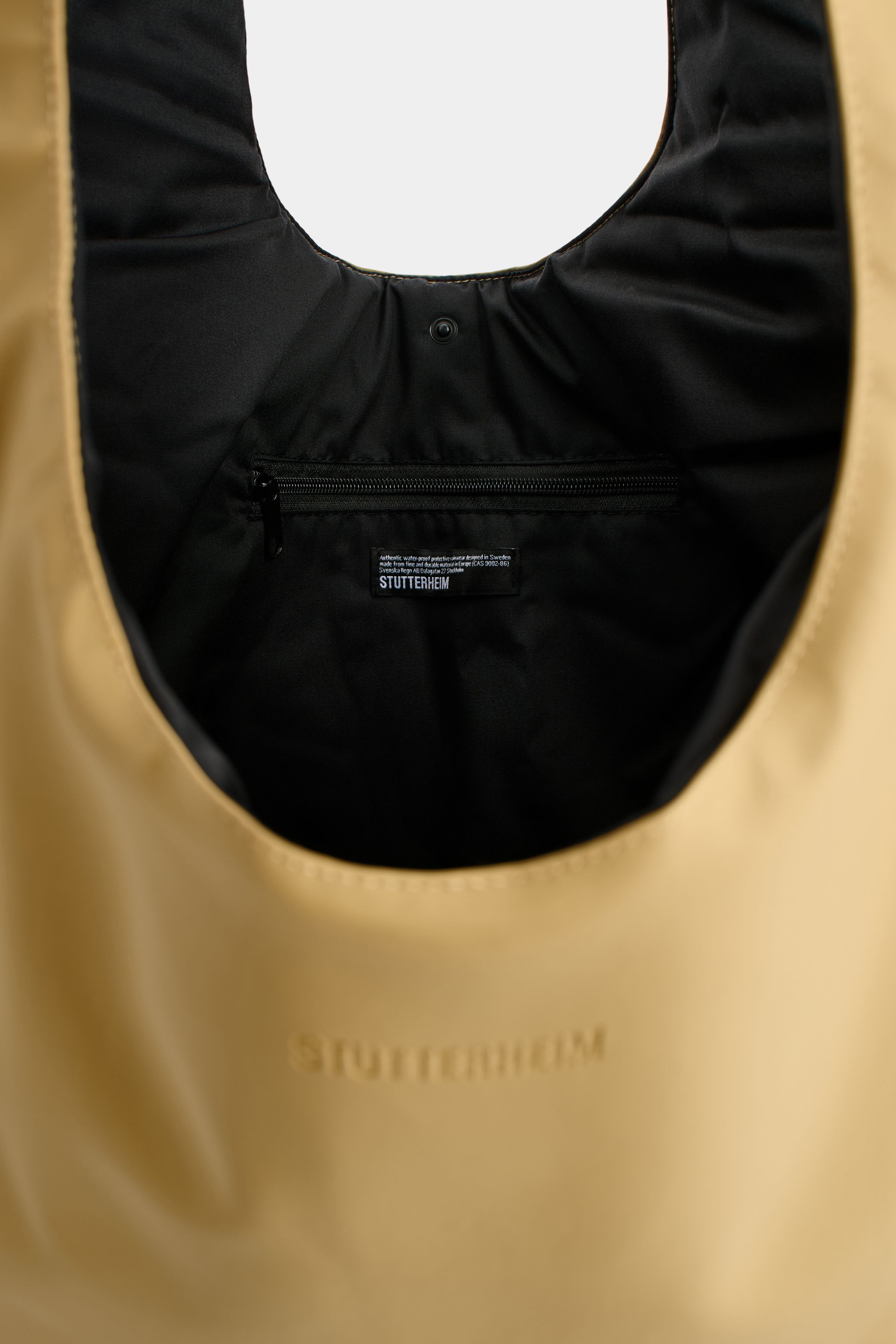 Stutterheim Svea Puffer Bag In Sand