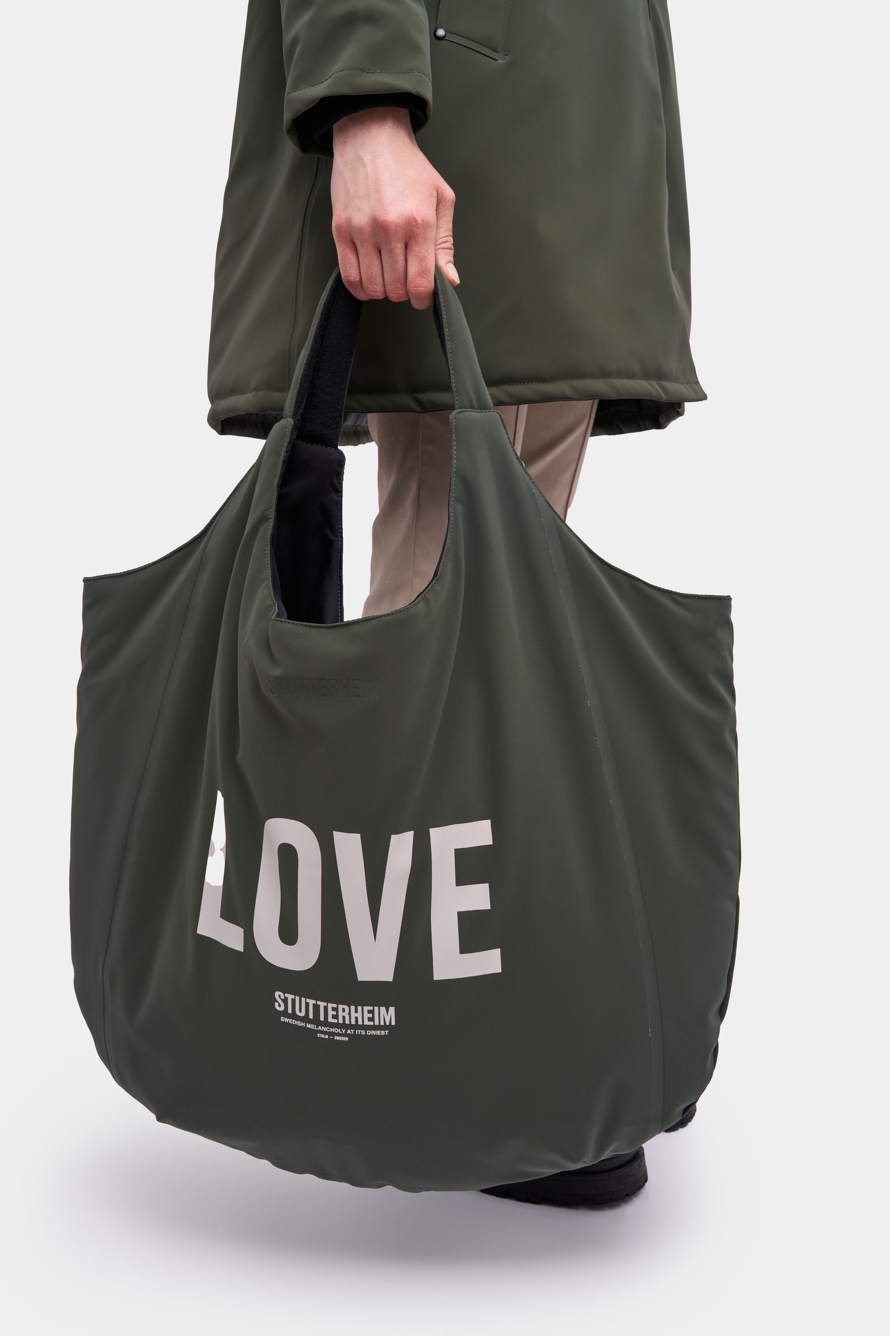stutterheim svea puffer bag matte dark green accessories bags tote-bags