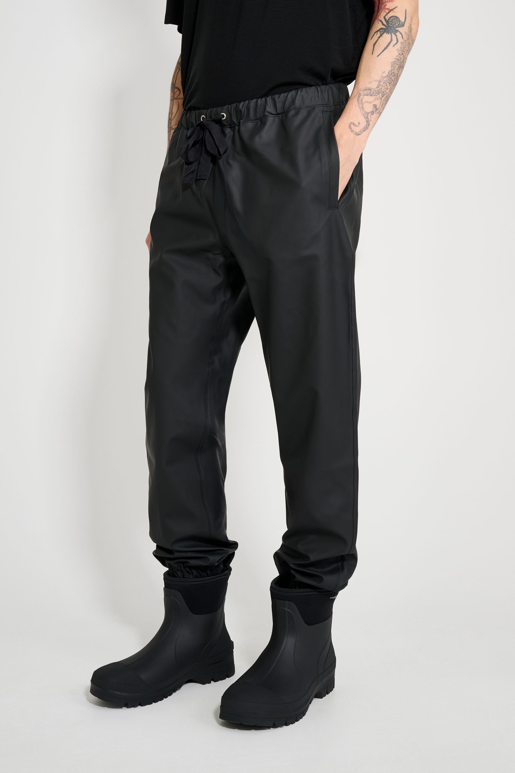 stutterheim vanadis trousers black men