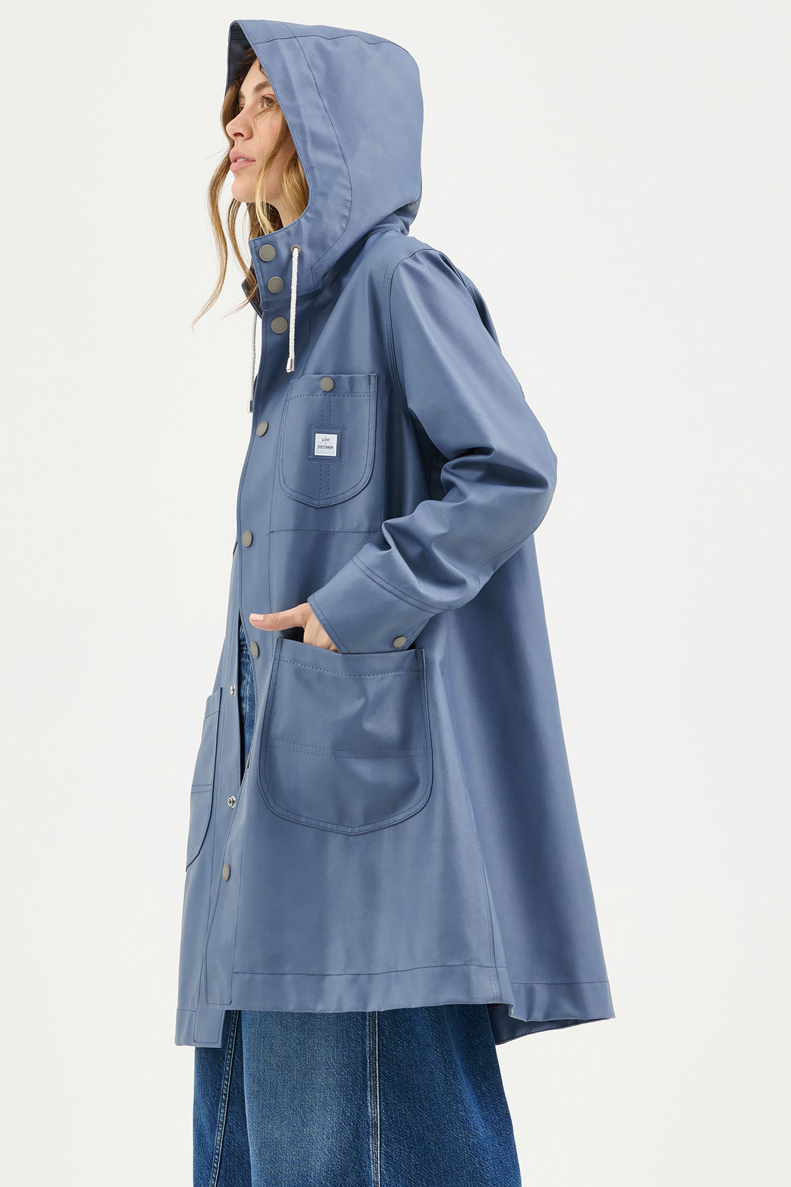 stutterheim women´s lee® x chore raincoat ash blue women jackets raincoats