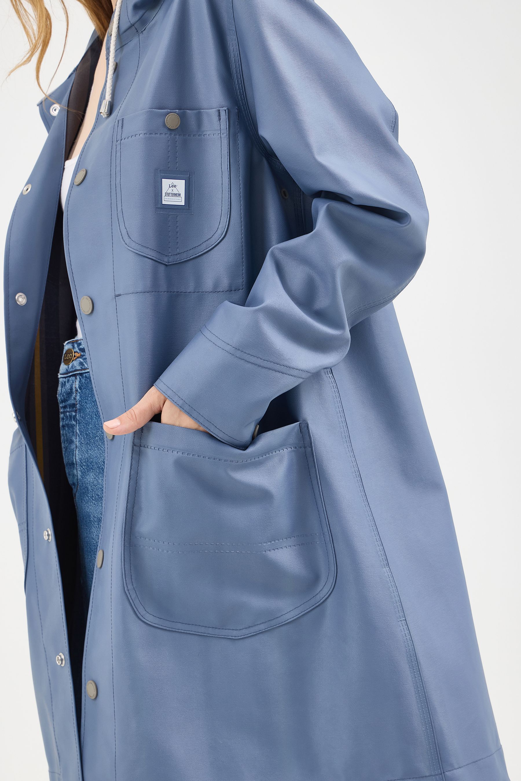 stutterheim women´s lee® x chore raincoat ash blue women jackets raincoats