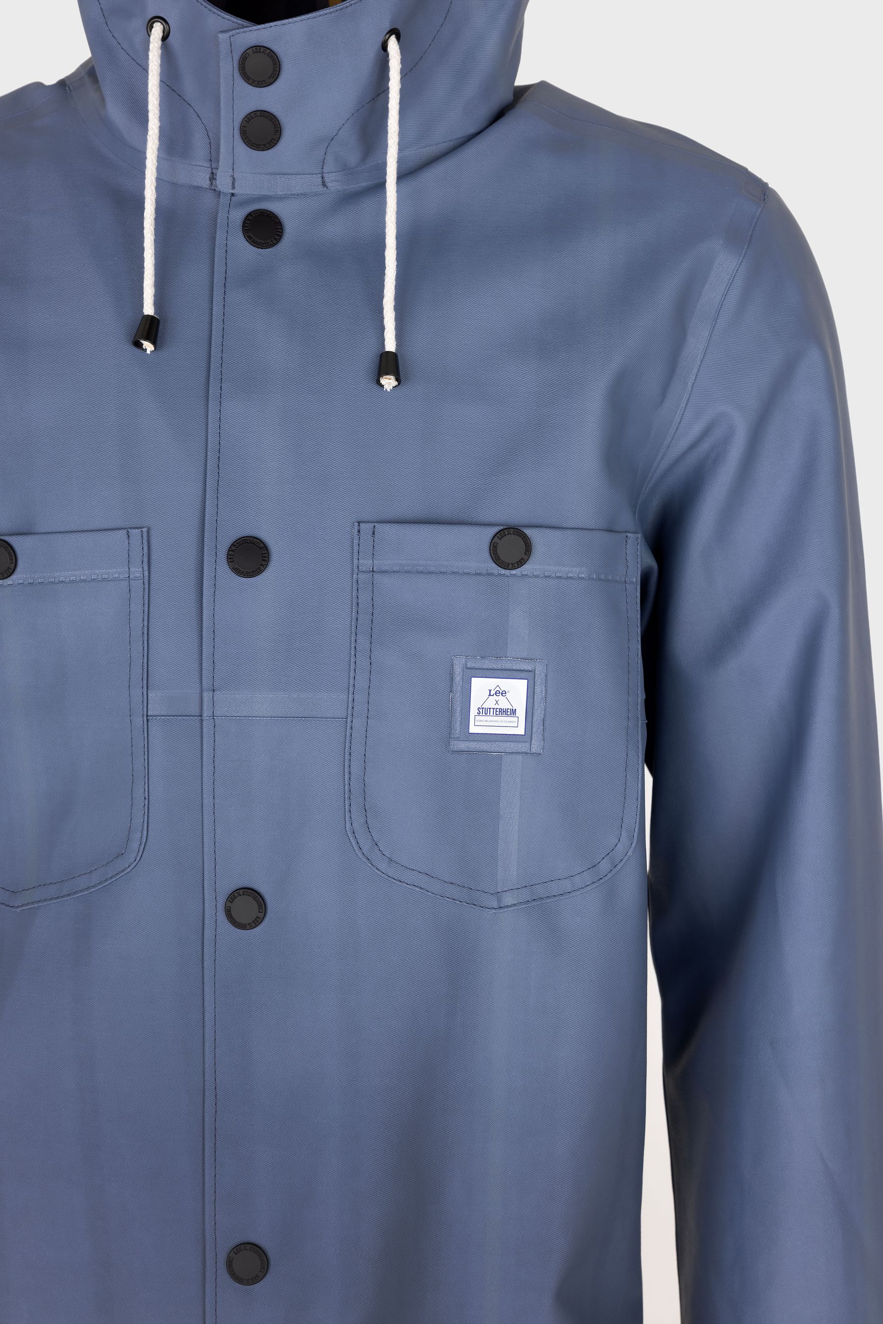stutterheim women´s lee® x chore raincoat ash blue women jackets raincoats